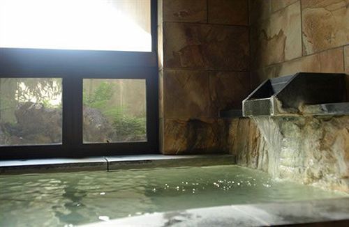 Hakuba Onsen Ryokan Shirouma-So Экстерьер фото